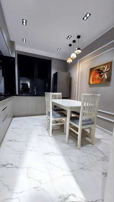 Сдаётся срочно 2- комнатная квартира ул. Бобур 827*