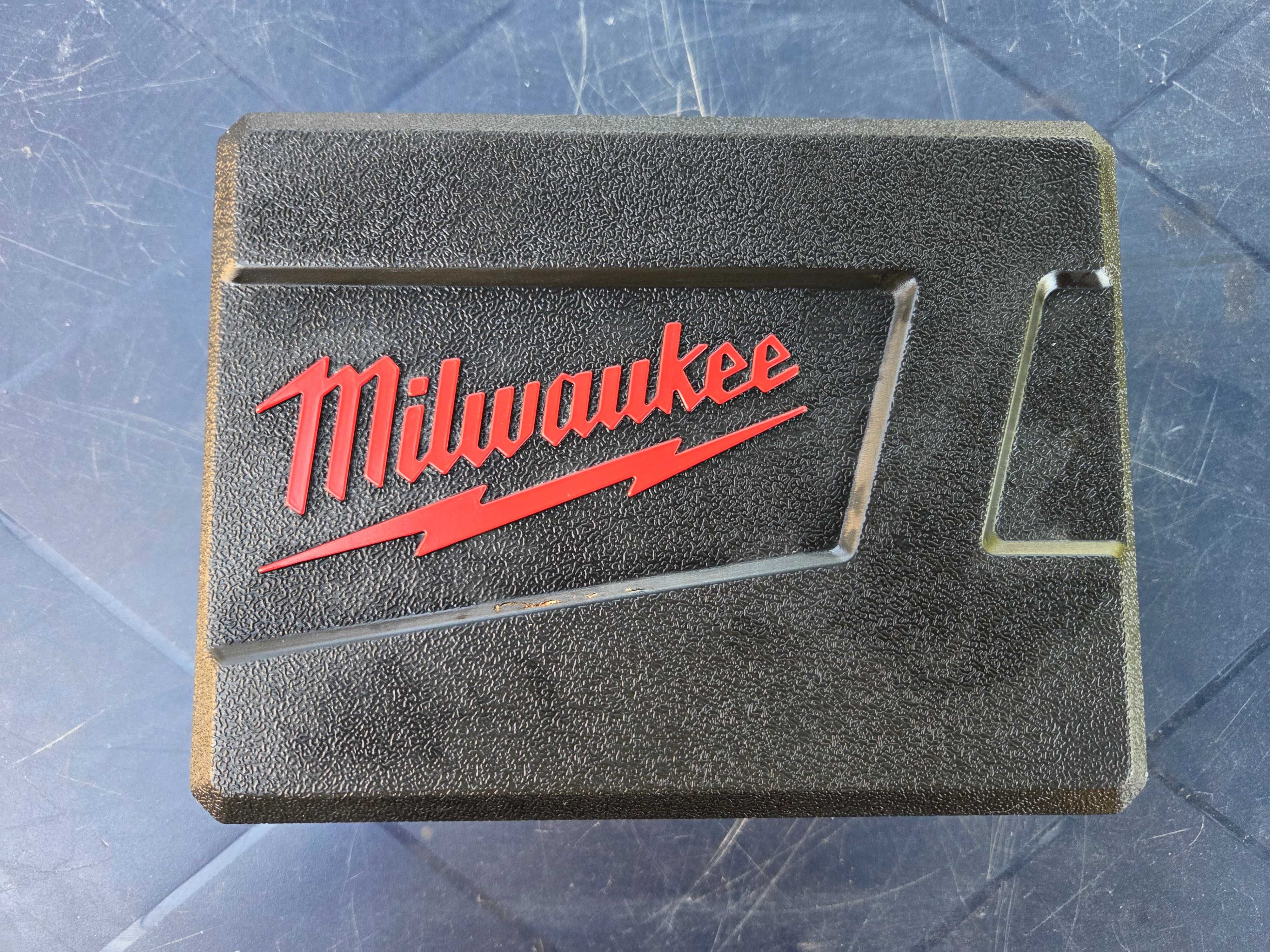 Milwaukee M18 FUEL - Саблен трион FHZ и Мултитул FMT - ОТЛИЧЕН