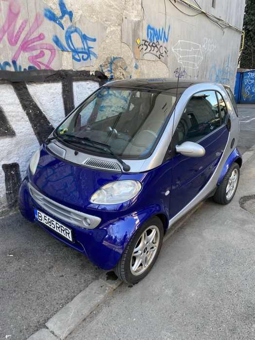 Smart ForTwo cu AC, scaune încalzite și panoramic.