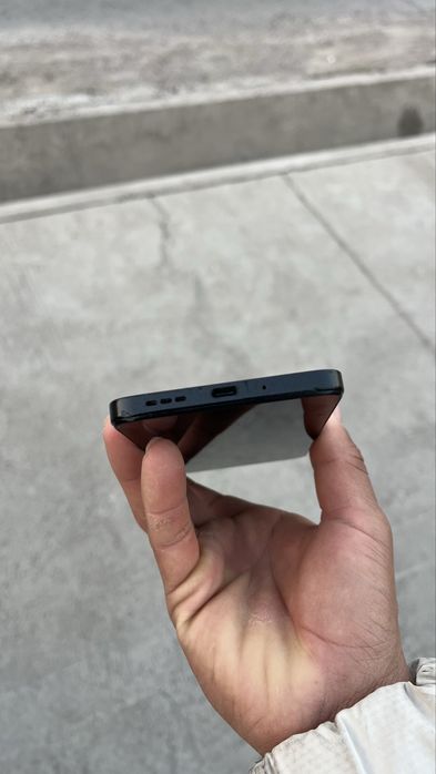 Redmi 13c 8/256 qiz bola tutgan/800 taqalgani