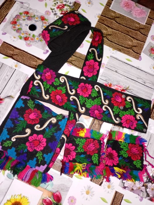 Vând Trăistuță,mânecari,și brâu băieți