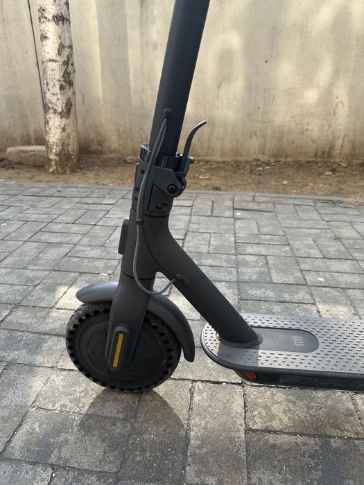 Trotineta electrica Xiaomi Mi Electric Scooter Essential!