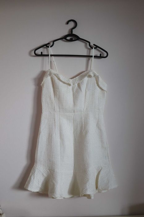 Продавам рокли обличани по един път