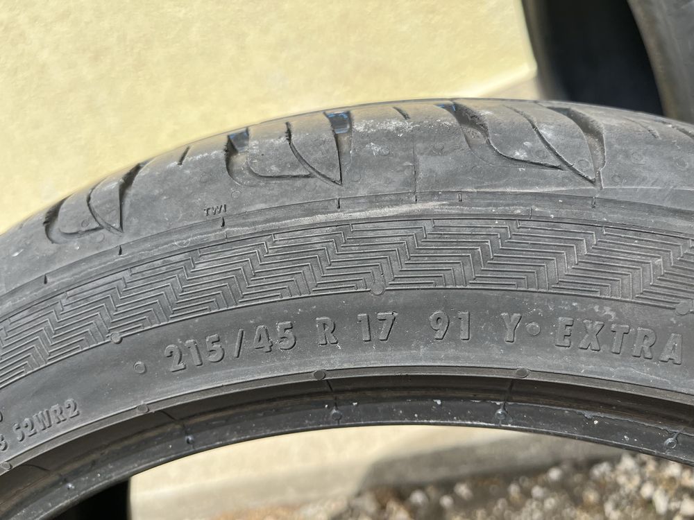 2 бр. летни гуми 215/45/17 Gislaved DOT 0617 6,5 mm