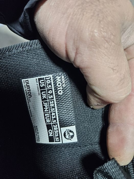 Boots 137  buti placa snowboard Burton   mărimea  43,5 (28,5   cm) .