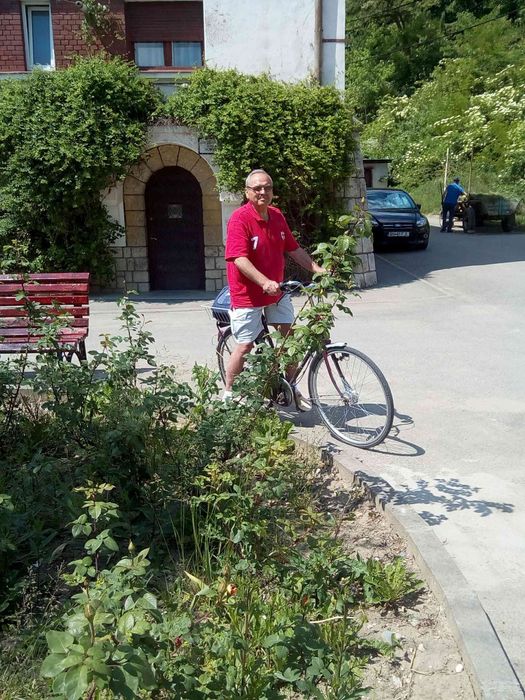 Vind garsoniera in bloc vechi demisol aproximativ 35 M2, compusă din c