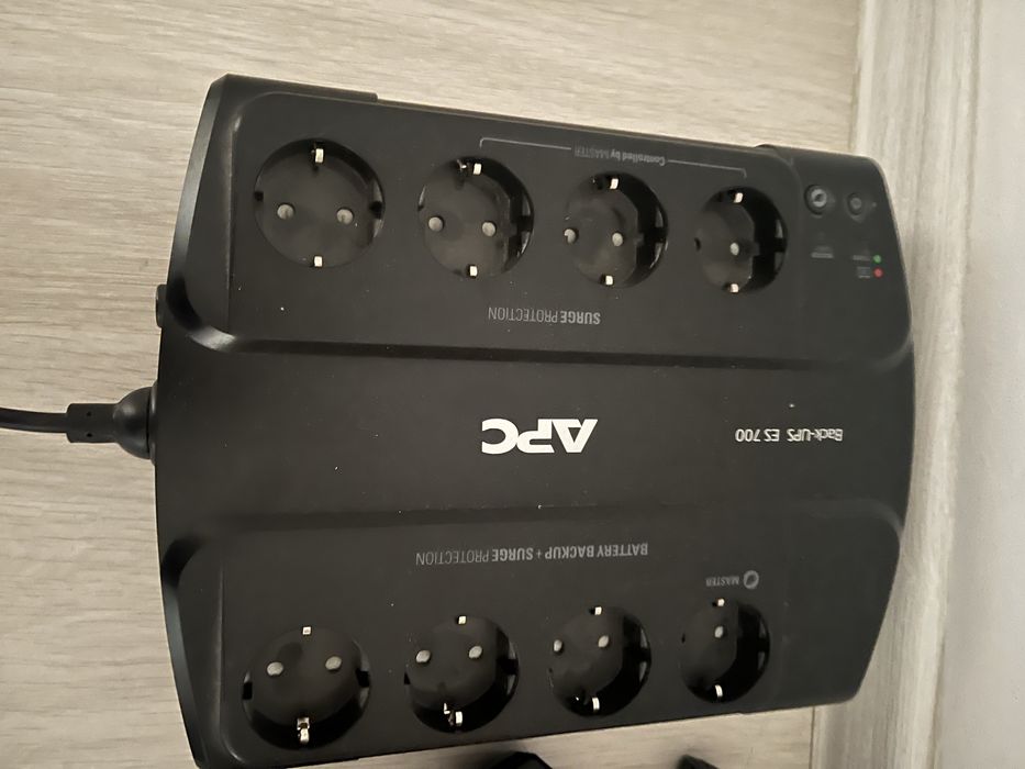 UPS Источник бесперебойного питания