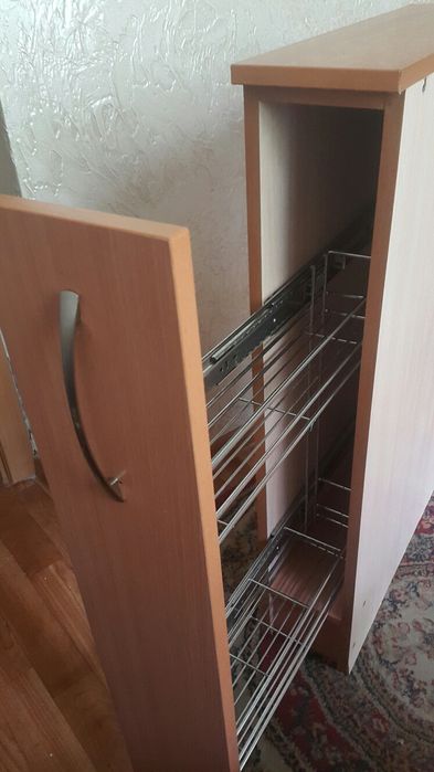 Продам выдвижной стол для бутылок