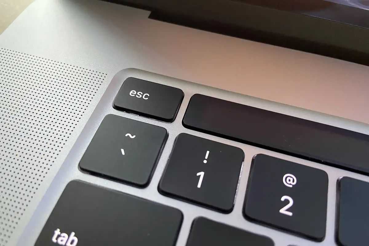 Apple MacBook Pro 16 (Touch Bar, Intel Core i9,Ram 16GB, SSD 1 TB]