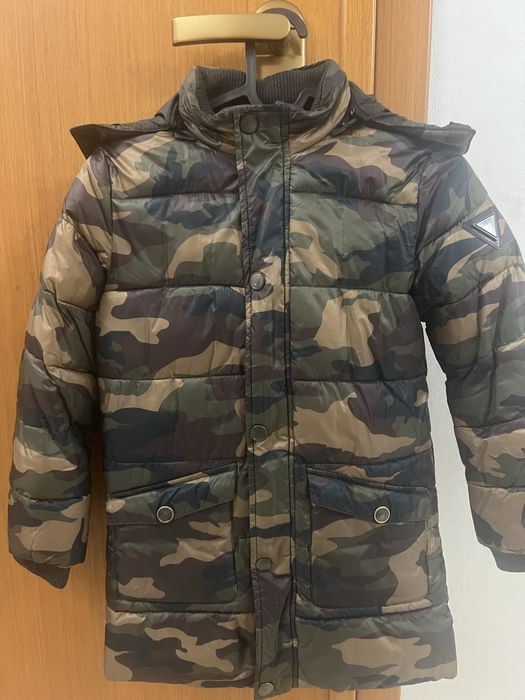 Оригинално детско яке Guess