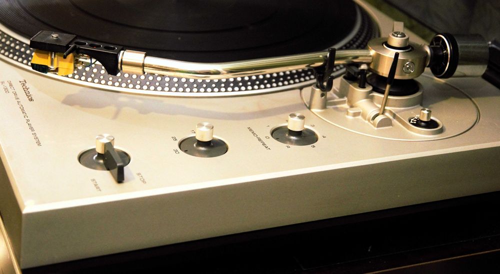 Проигрыватель виниловых дисков Technics SL-1300
