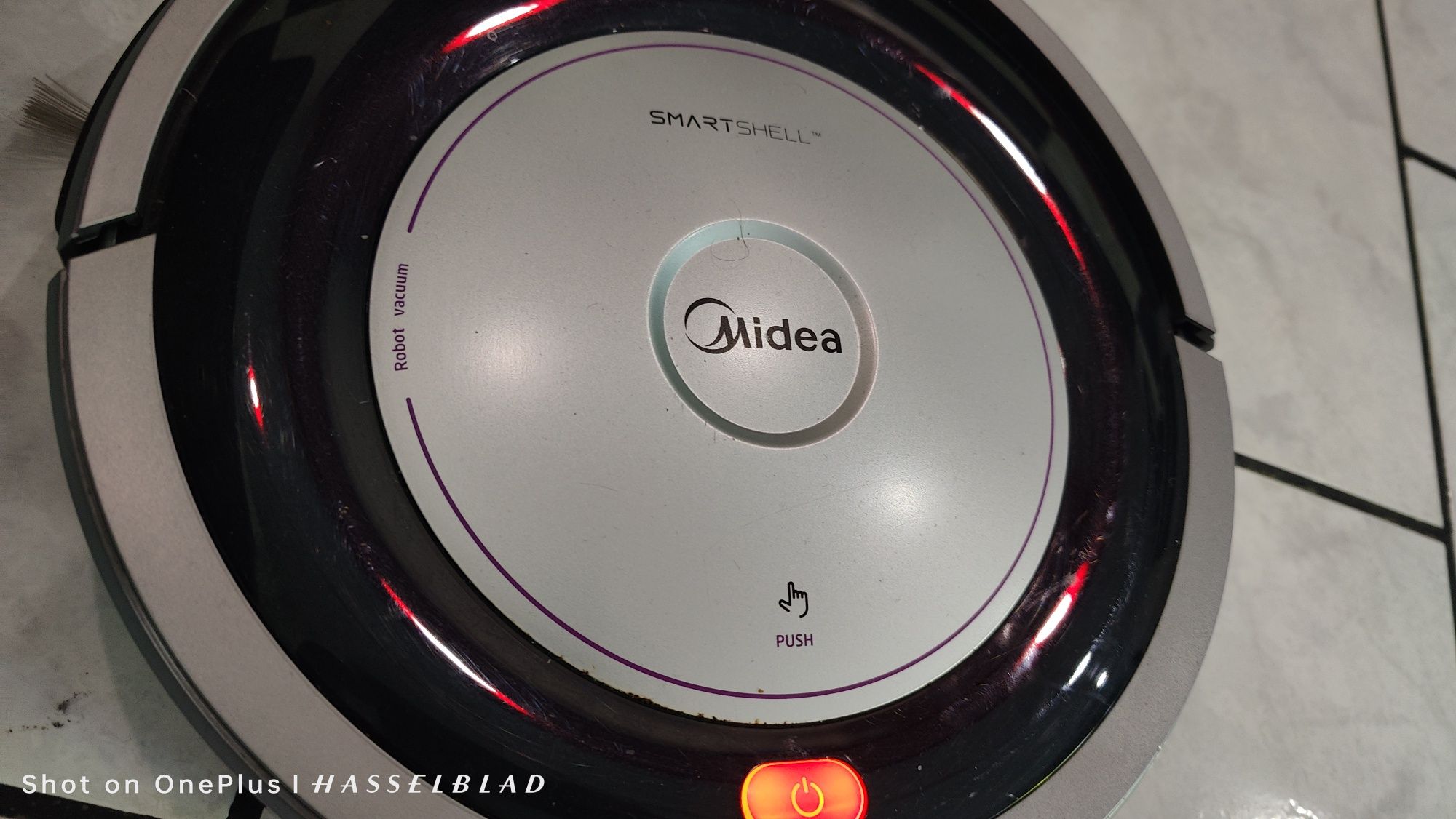 Smart прахосмукачка робот Midea с дистанционно управление като нова