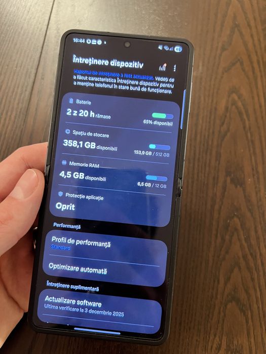 Telefon mobil Samsung Galaxy Z Flip7, 12GB RAM, 512GB, 5G, Jetblack