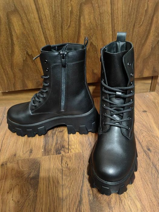 Дамски ботуши нови и спортни обувки водоустойчиви