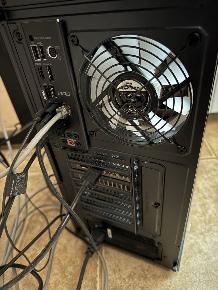 Гейминг компютър с монитор и периферия – Ryzen 5, RTX 3050, 24GB RAM