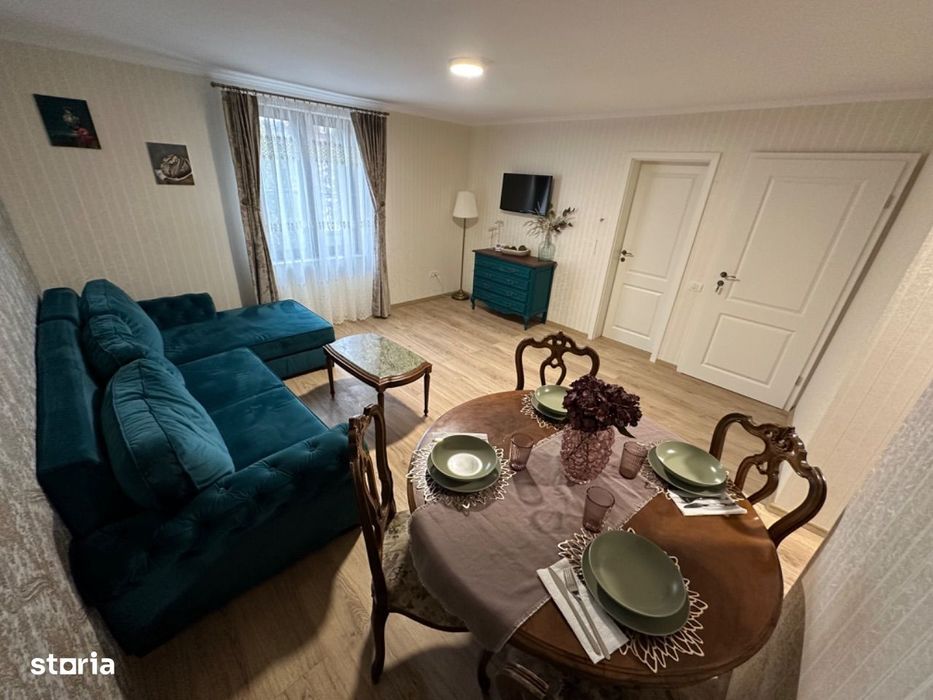 Casă cu 2 apartamente și garaj în schei centrul vechi