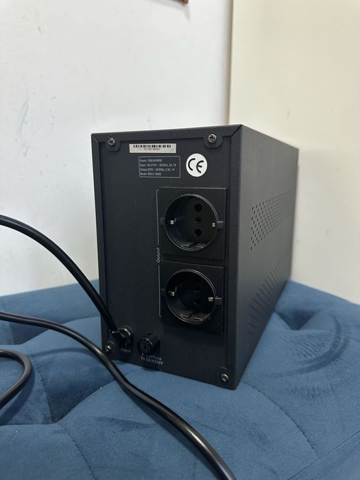 UPS Serioux ProtectIT 1000S – 600W, Display LCD, stare excelentă