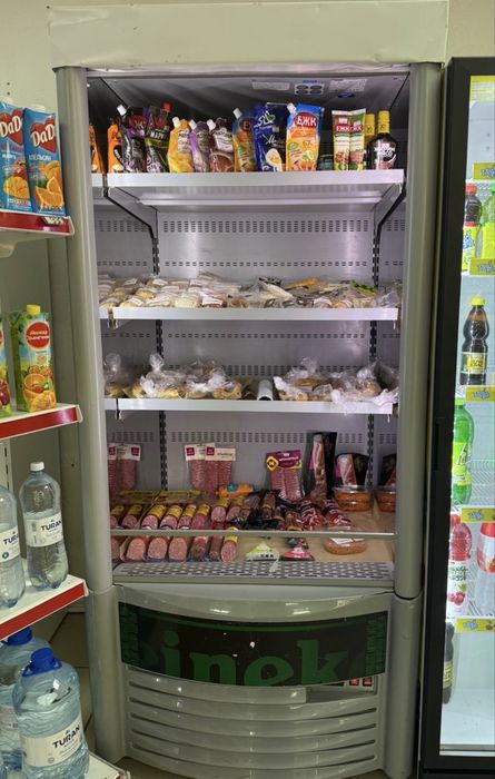 Продам холодильную витрину