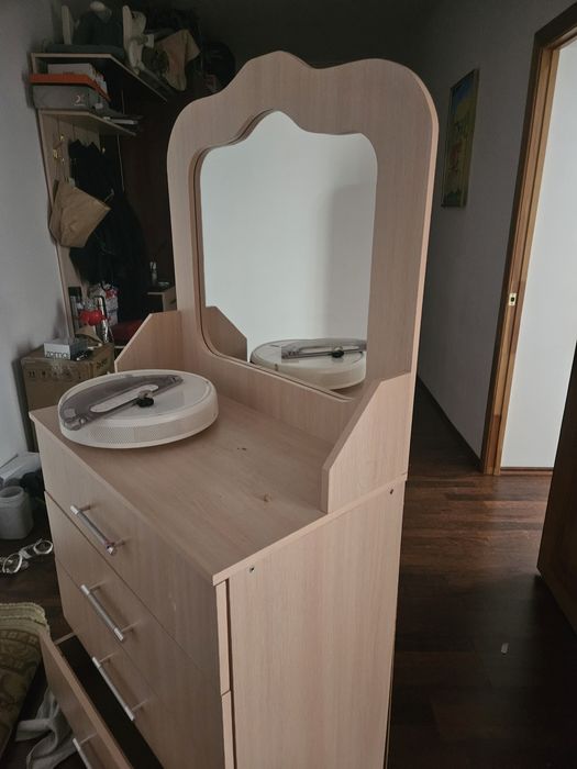 Продается комод с зеркалом