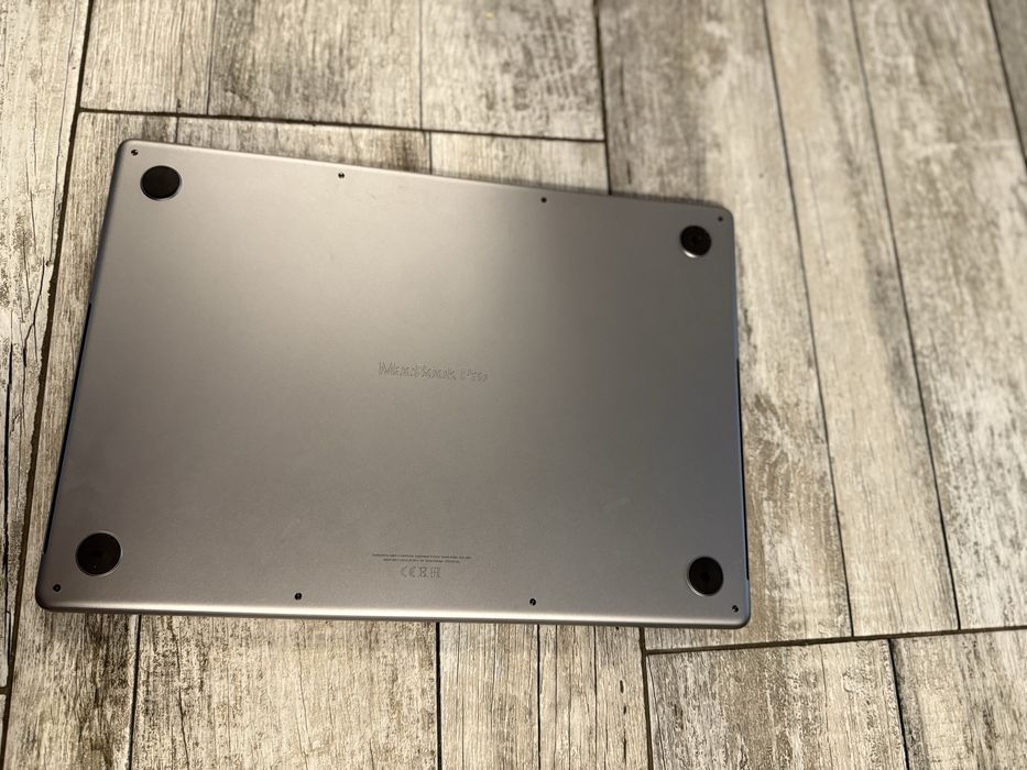 MacBook Pro 16” 2021 M1 Pro GARANTIE• 16GB/512GB