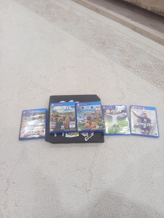 Продам ps4в комплекте 5 игр и 1 контроллер