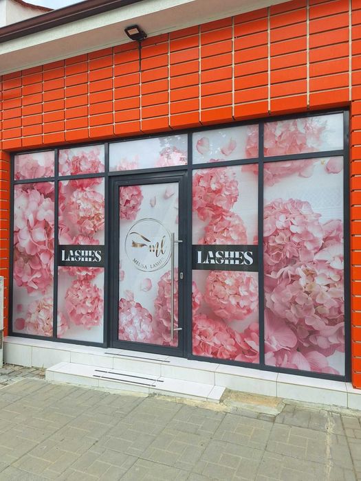 Рекламно фолио за витрини, магазини, салони за красота, офиси