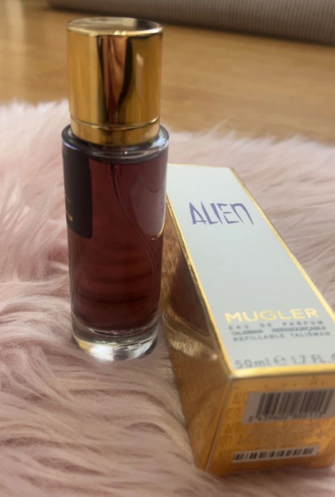 Apa de parfum Alien