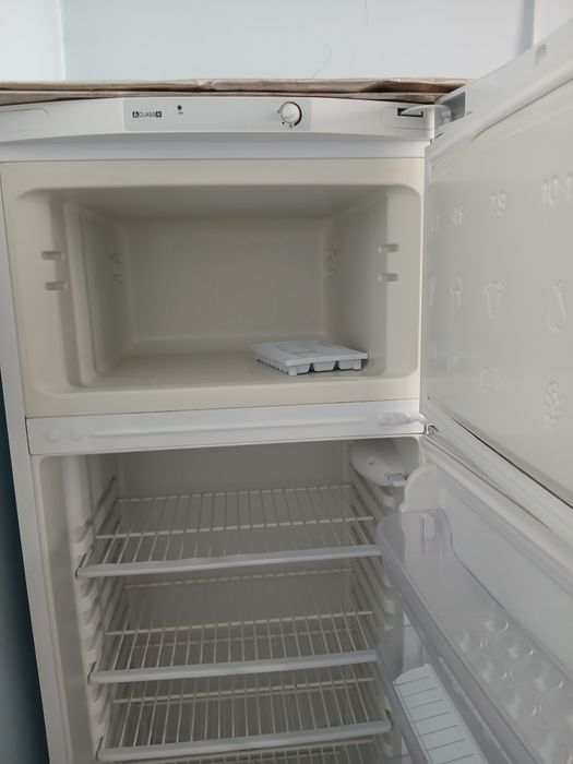 Холодильник Indesit