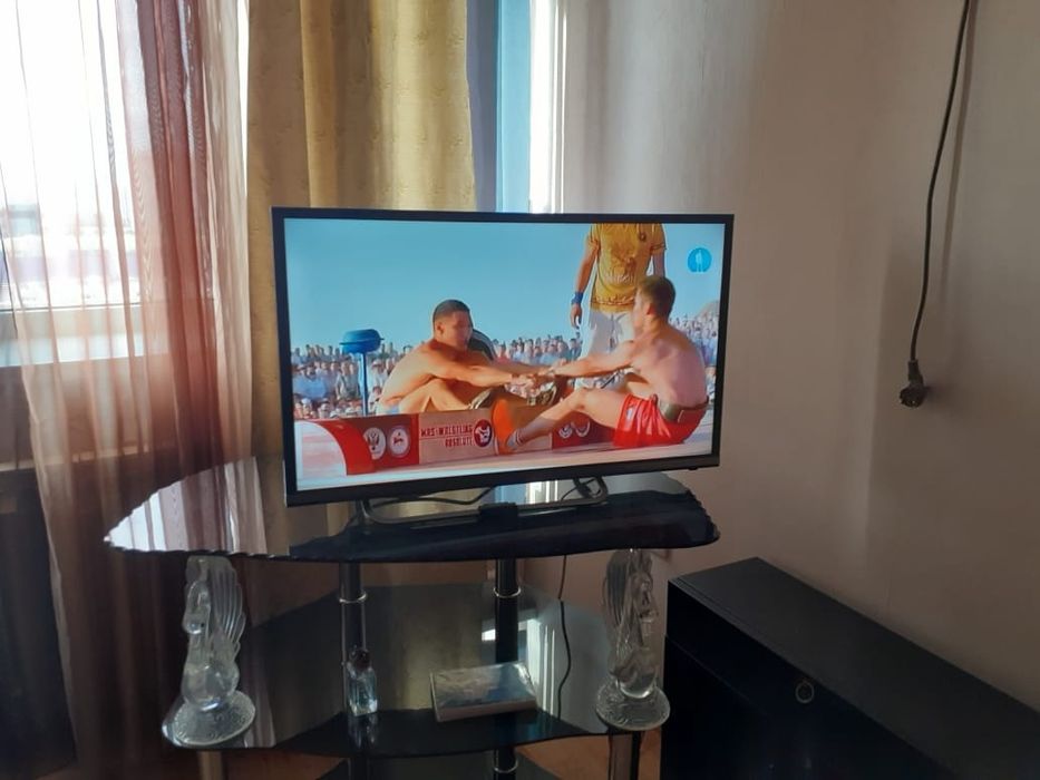Срочно продаю смарт тв, новая в идеальном состоянии, марка фирма HaIer