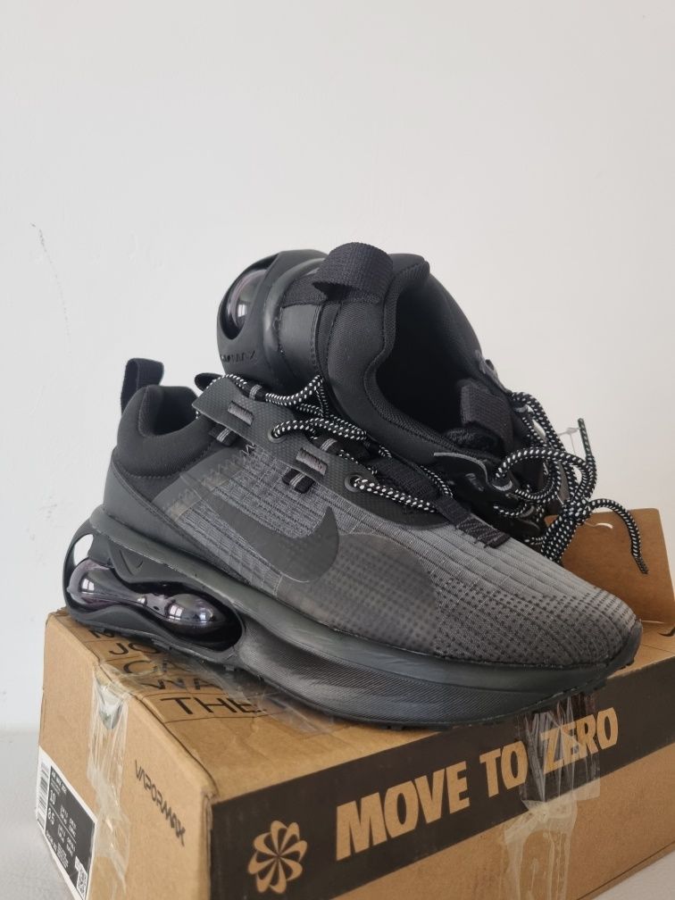 Nike 2021 triple Black