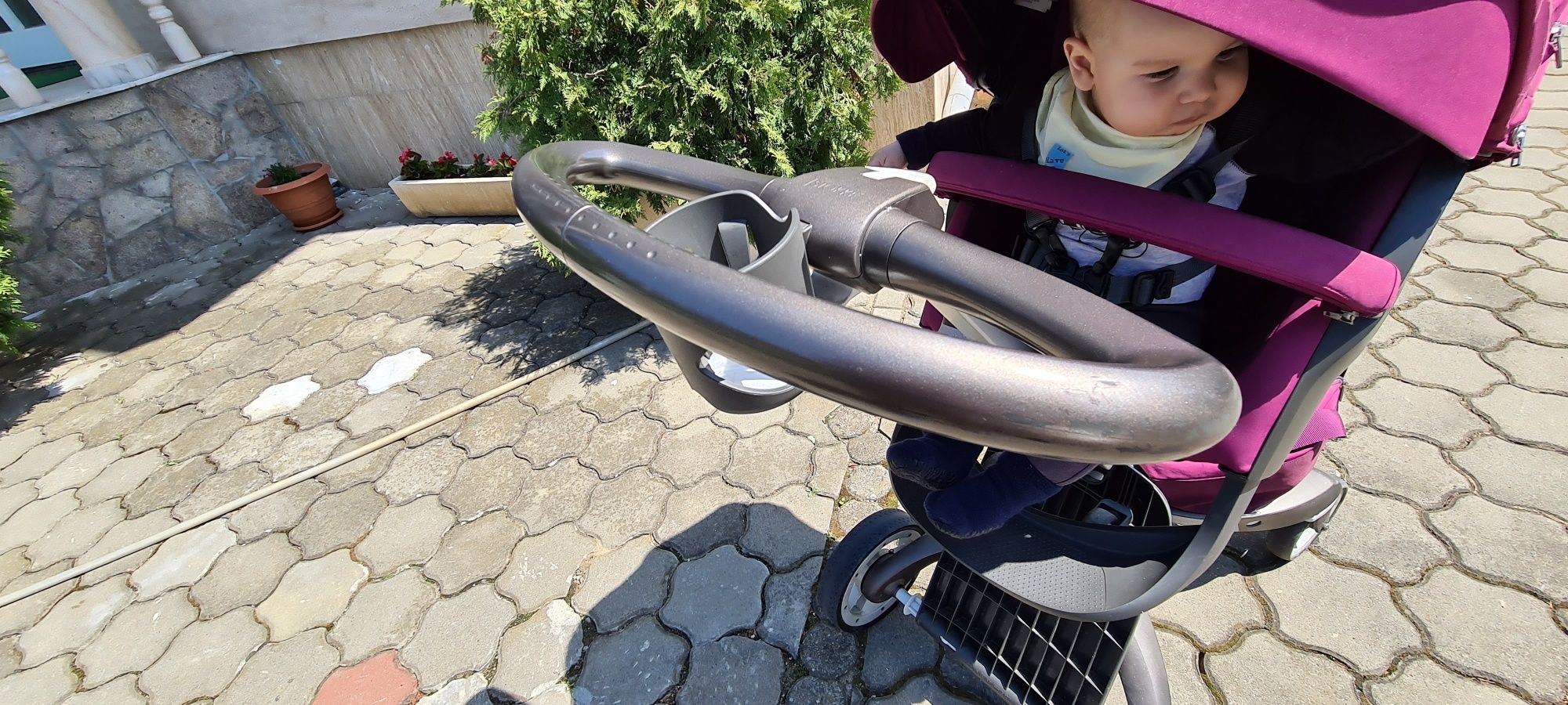 Urgent!!!Carucior stokke v4 mov