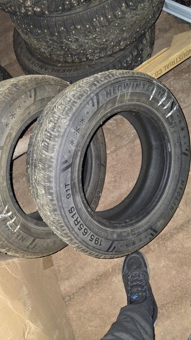 Шины зимние продаю