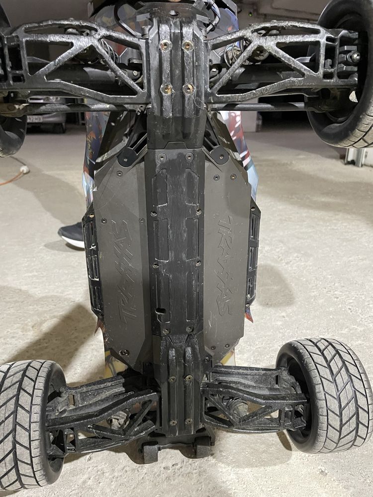 Количка с дистанционно TRAXXAS MAX