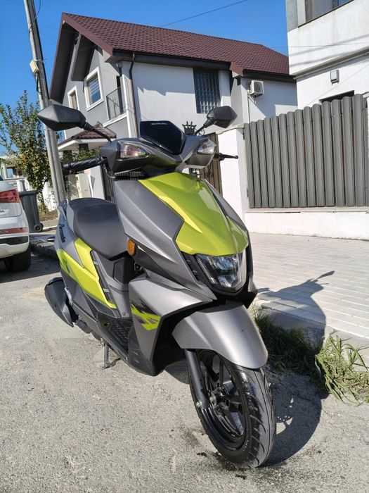 Vând scuter suzuki avenis 125