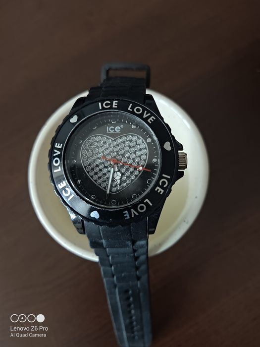 Часовник Ice wach, Ice Love, дамски със сърце .
Носен за кратко и неиз