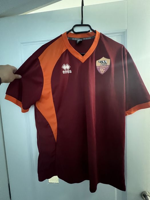 Tricuri fotbal diverse echipe