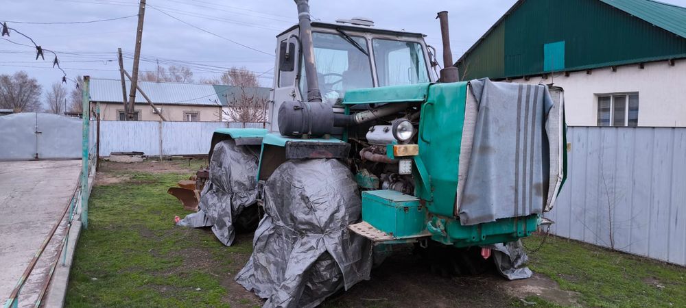 Продам трактор т150 с плугом и прицепом