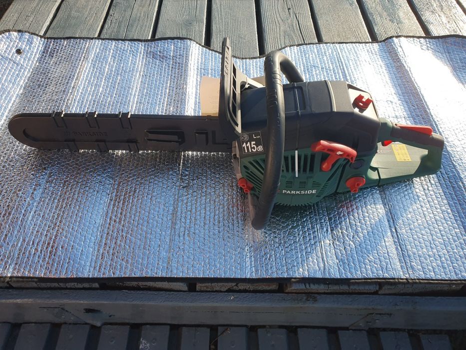 Drujba benzina Parkside, sigilata în cutie.