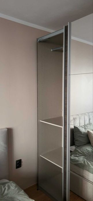 Гардероб с плъзгащи врати