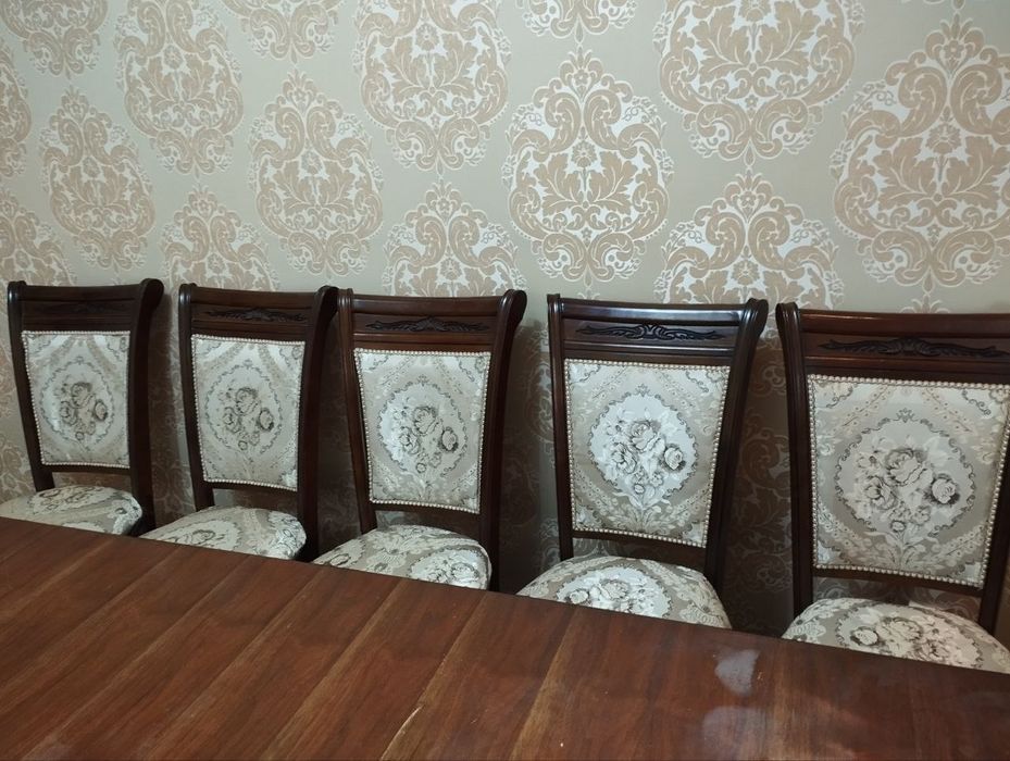 Стуллар сотилади 12 дона комплект.  Кам ишлатилган.