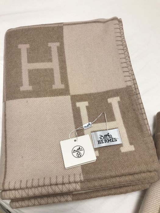 Hermes одеяло и възглавница