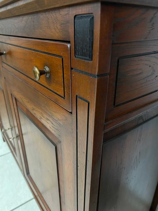 Масивна Витрина Холандия