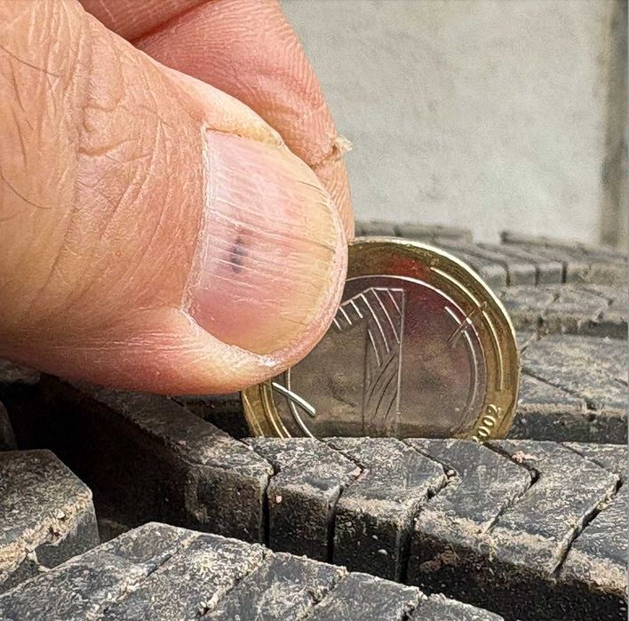 Продавам 4 броя зимни гуми 235/55/18 104H за SUV.