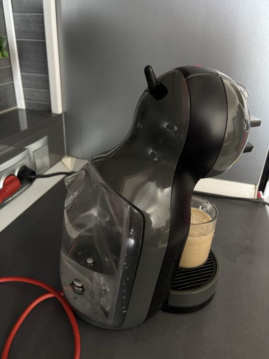 Aparat de cafea cu capsule Dolce gusto