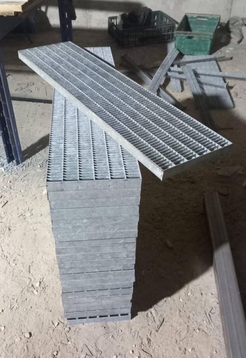 Trepte zincate galvanizate