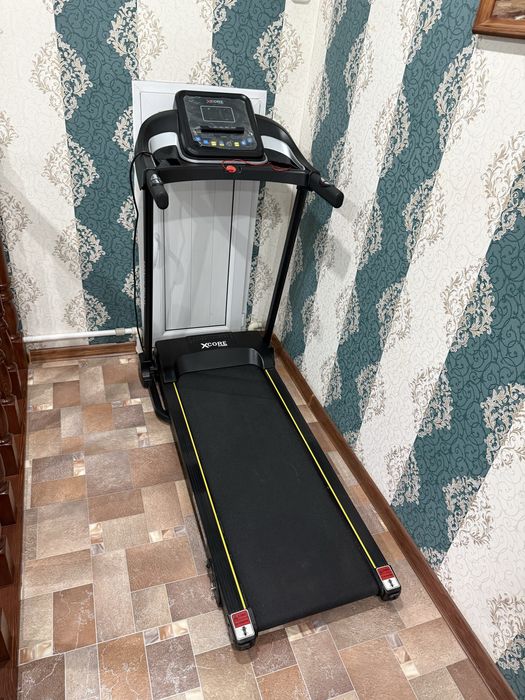 Беговая дорожка практически новая!