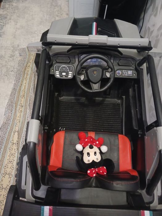 Bolalar moshinasi oʻyinchoq moshina mehanika pultli