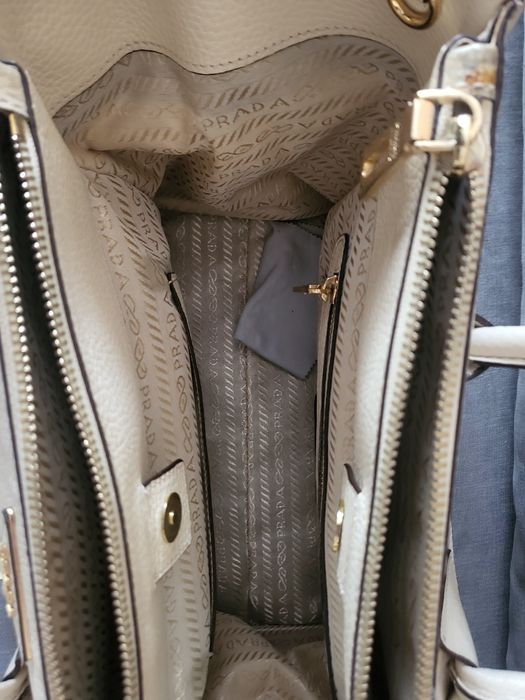 Чанта Prada среден размер