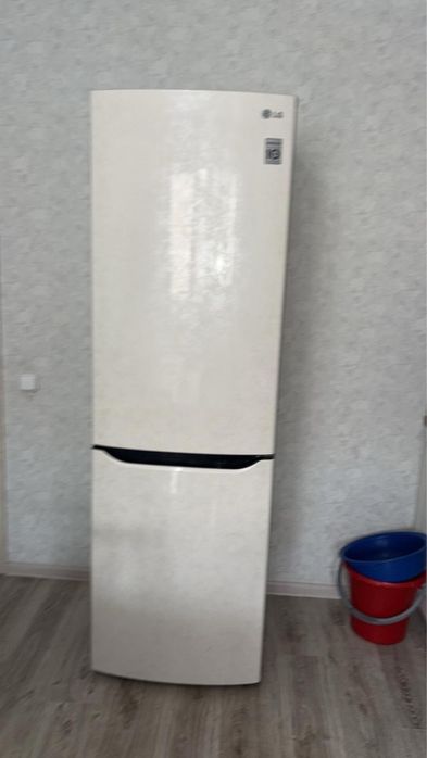 Продам холодильник  LG в отличном состоянии.