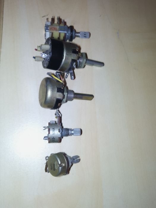 5 potentiometre profesionale Alps în stare foarte buna